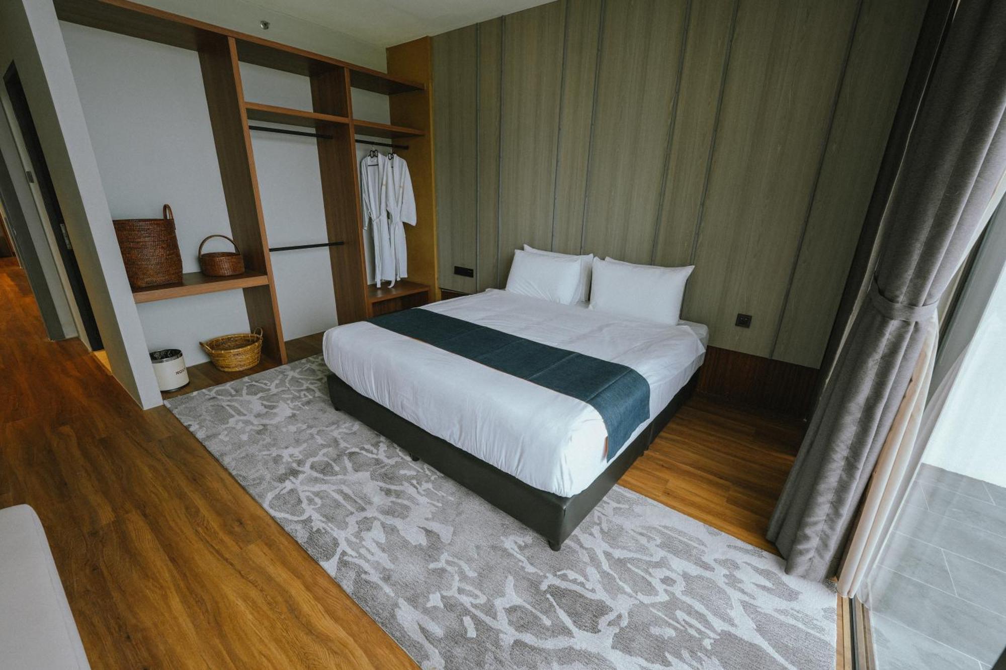 Roxy Beach Resort Sematan Exterior photo