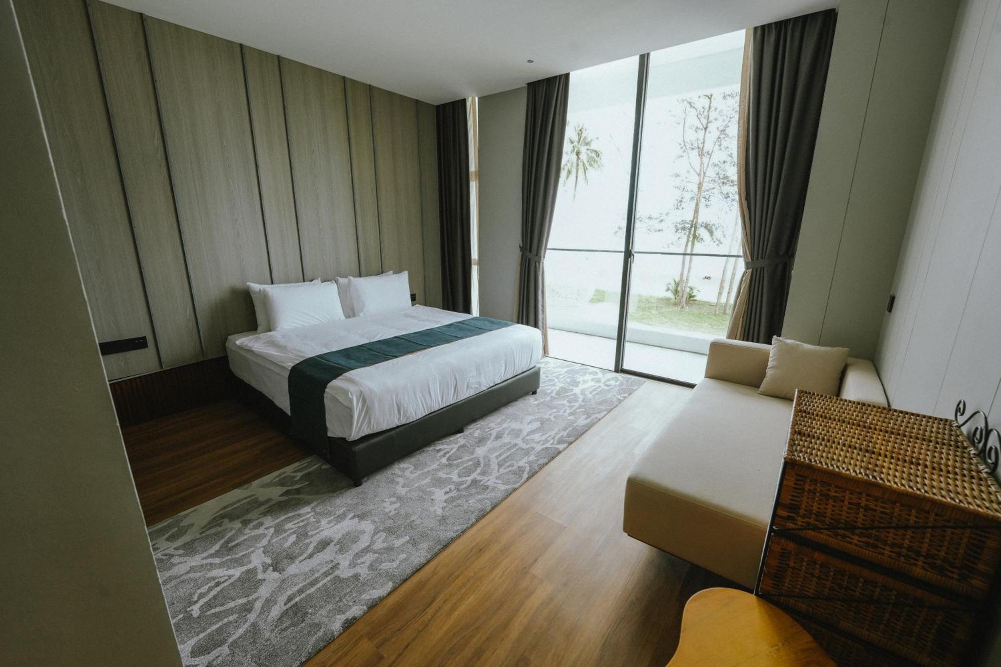 Roxy Beach Resort Sematan Exterior photo