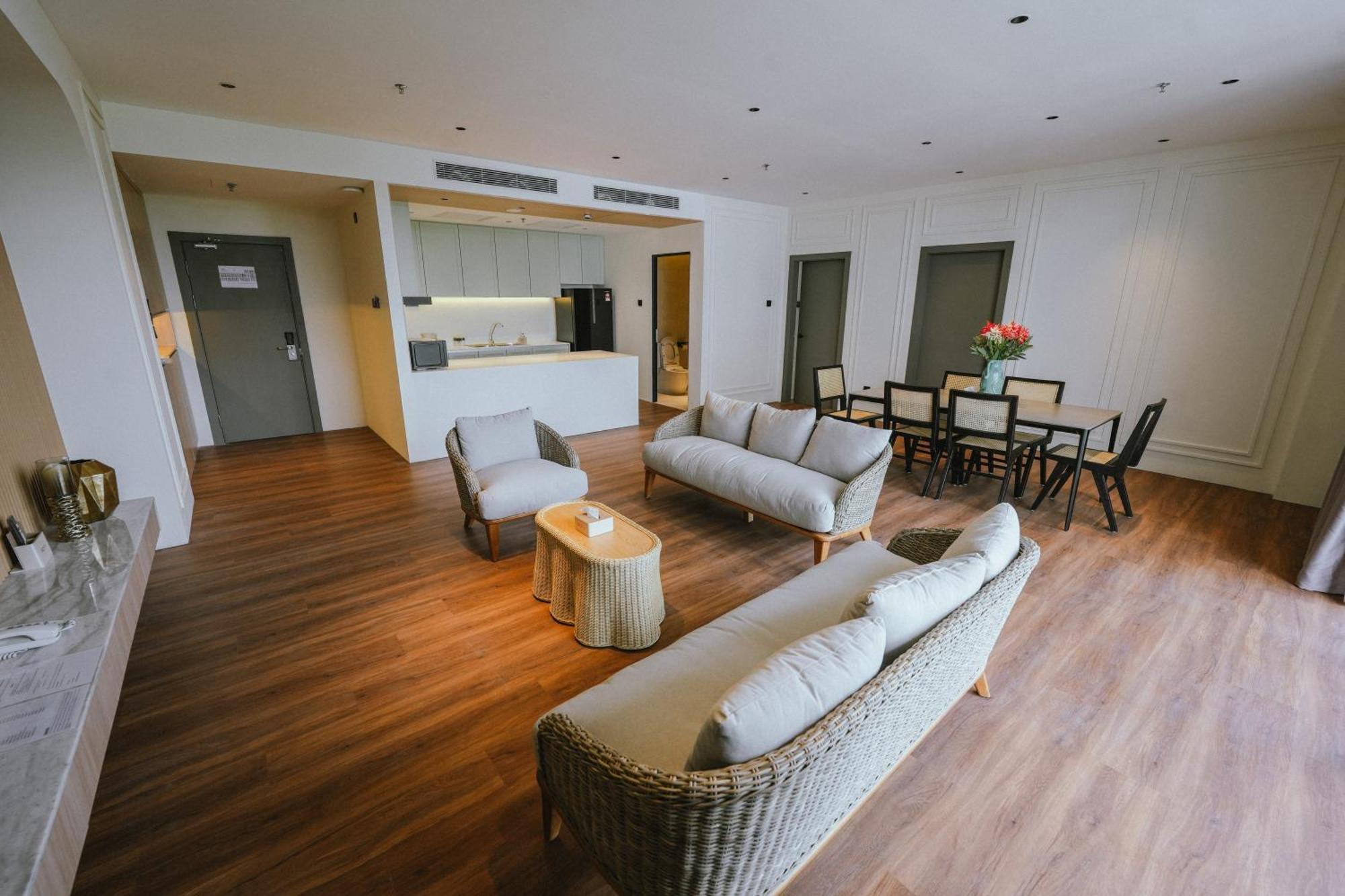 Roxy Beach Resort Sematan Exterior photo