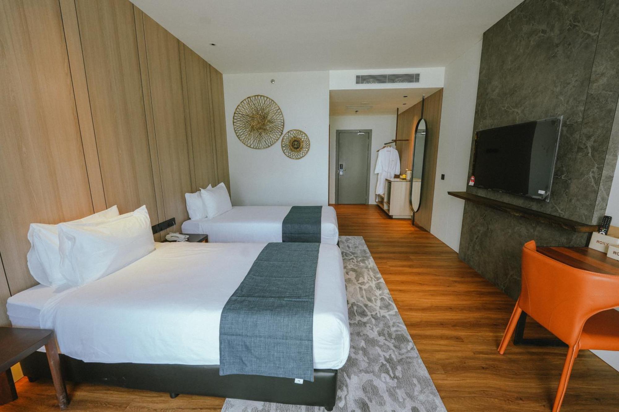 Roxy Beach Resort Sematan Exterior photo